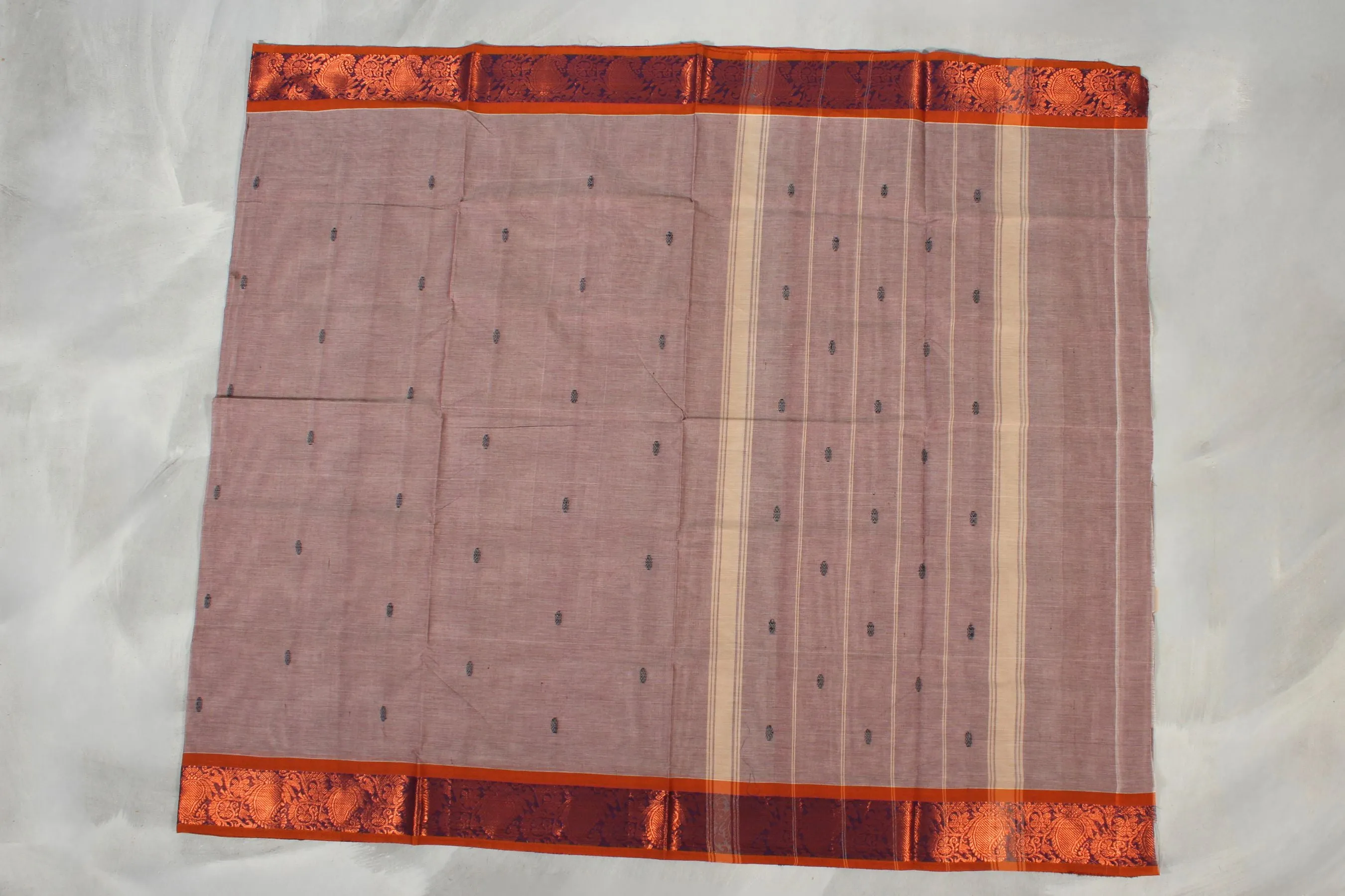 Elegant Handloom Cotton Saree with Unique Pallu - Comfort Meets Tradition