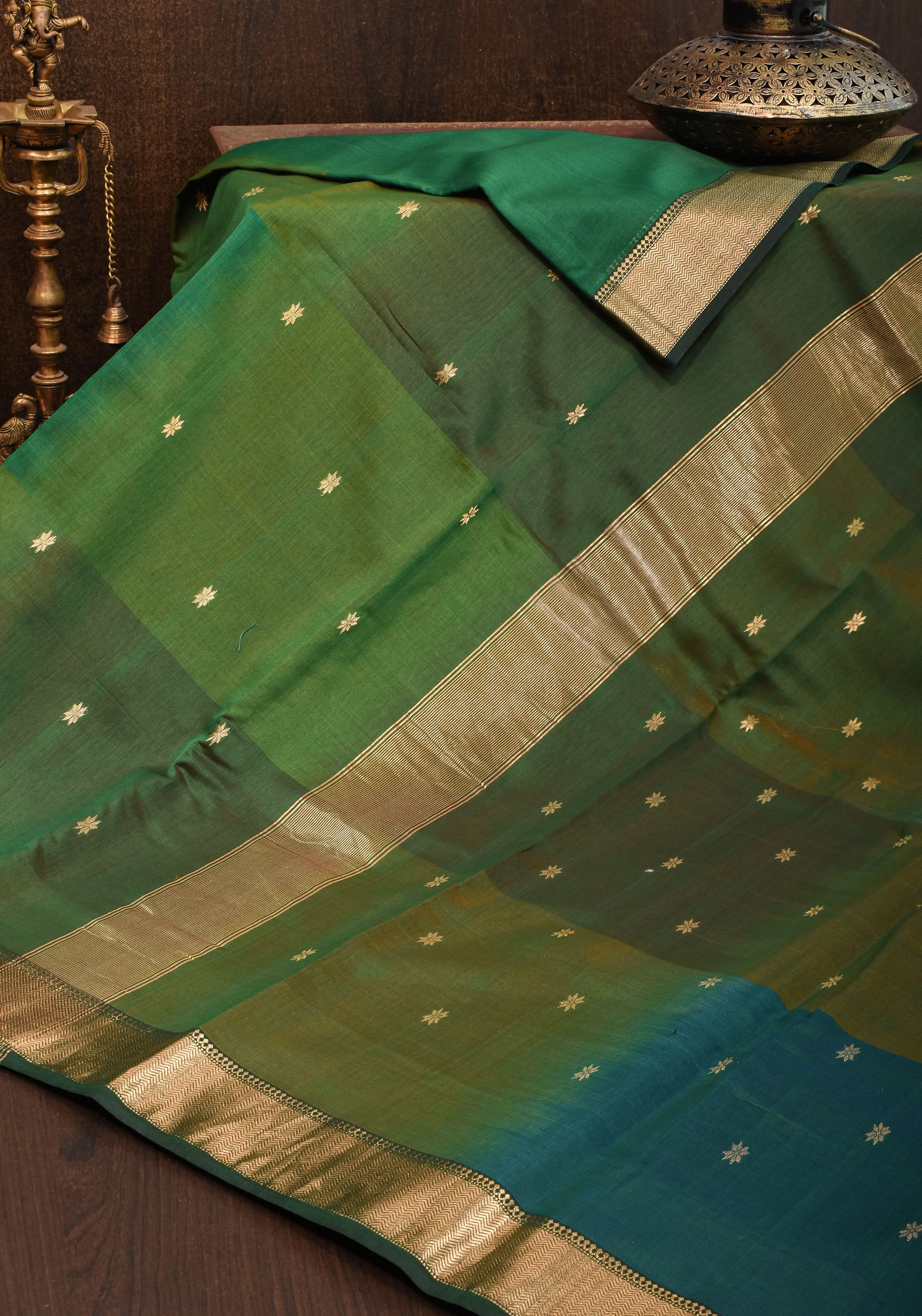 Handwoven  Maheshwari Silk Cotton Saree in Green with Ombre weave and long handmade tassels