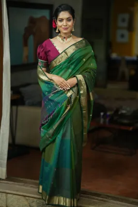 Handwoven  Maheshwari Silk Cotton Saree in Green with Ombre weave and long handmade tassels