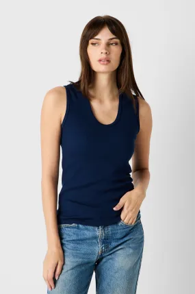 SCOOPNECK TANK IN NAVY CLASSIC RIB